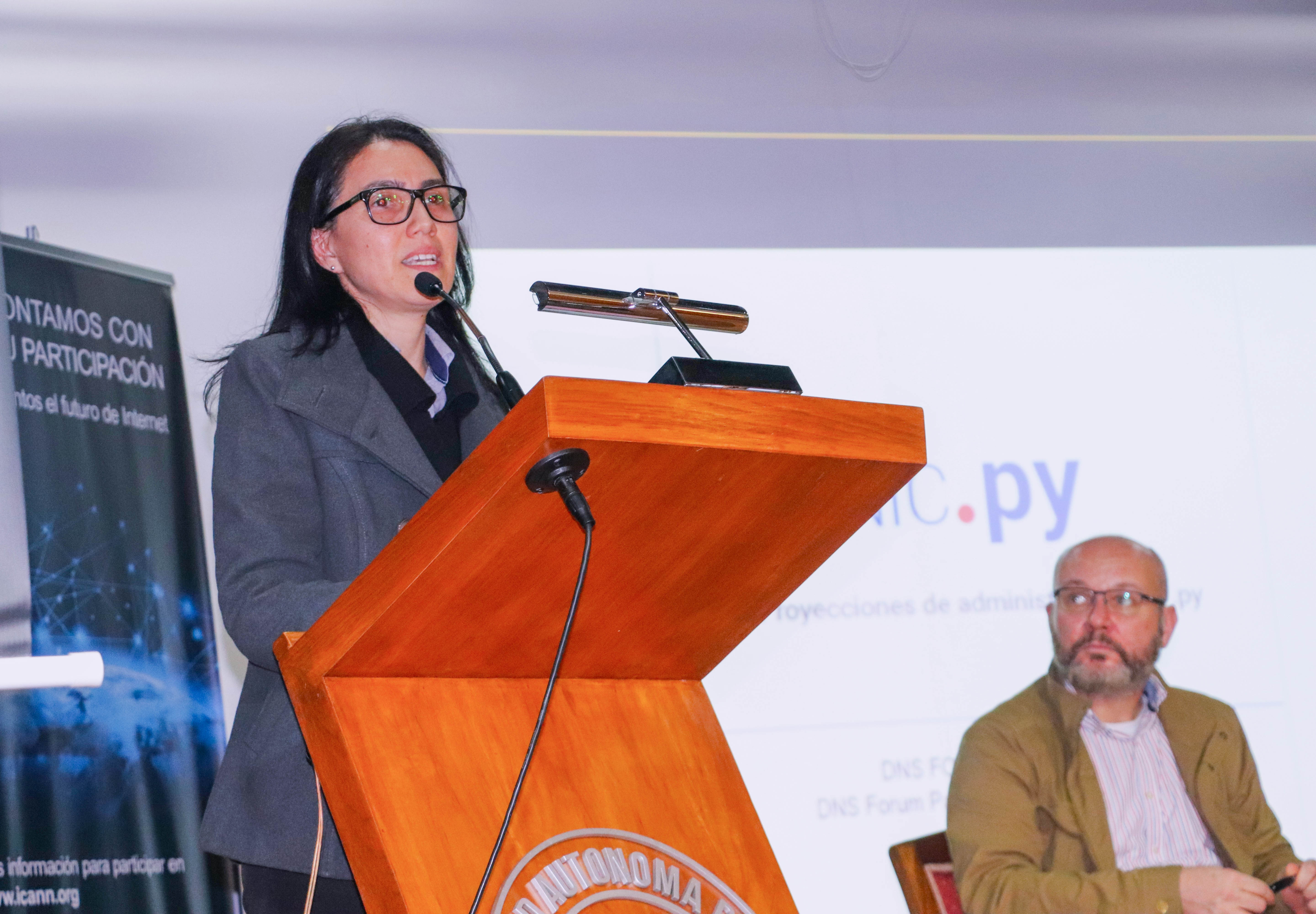 Lic. Martha Fretes, Directora del NIC.py, CNC, UNA, presentación durante las jornadas del evento. Fotos: Gentileza.